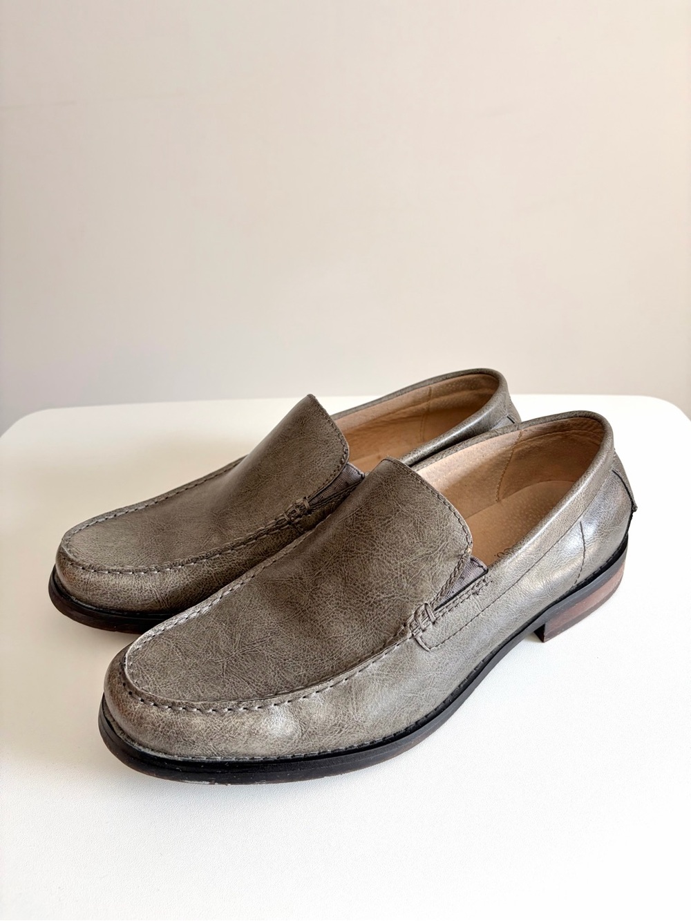 G.H. Bass & Co. Men’s Grey Leather Moc Toe Loafers Quiet Luxury Minimalist 11